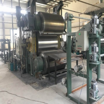 2018年廠家低價銷售絕緣橡膠板硫化機